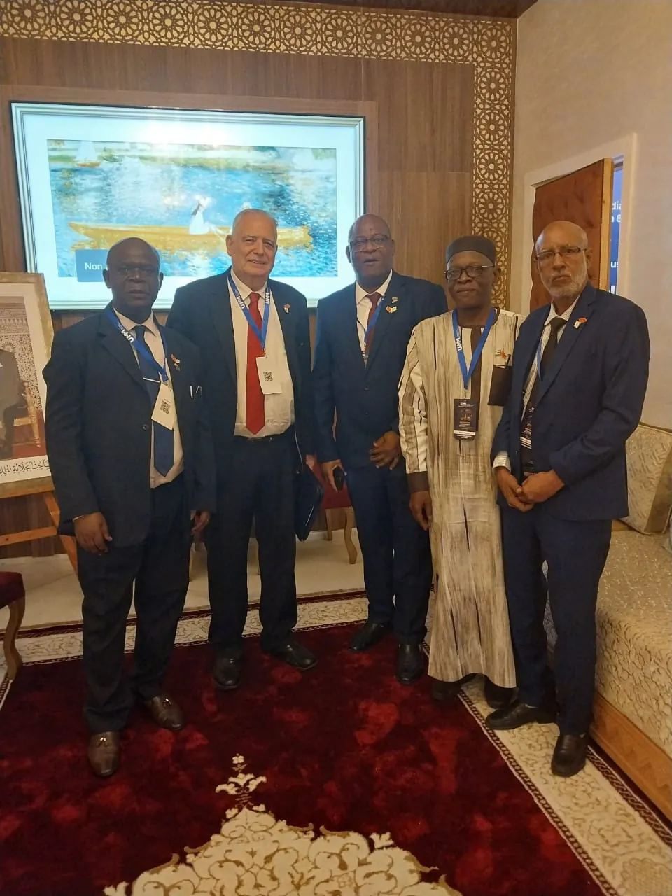 Le Président du Conseil d'Administration de l'UMUSACOL avec des responsables mutualistes lors d'une rencontre internationale
